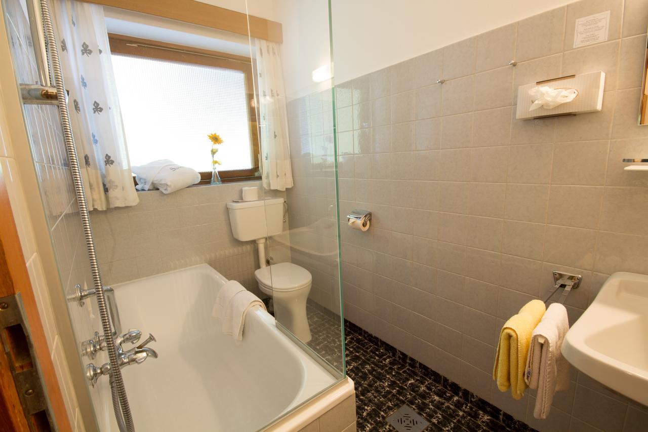 Hotel Garni Sonnblick Бад Клайнкирххайм Стая снимка
